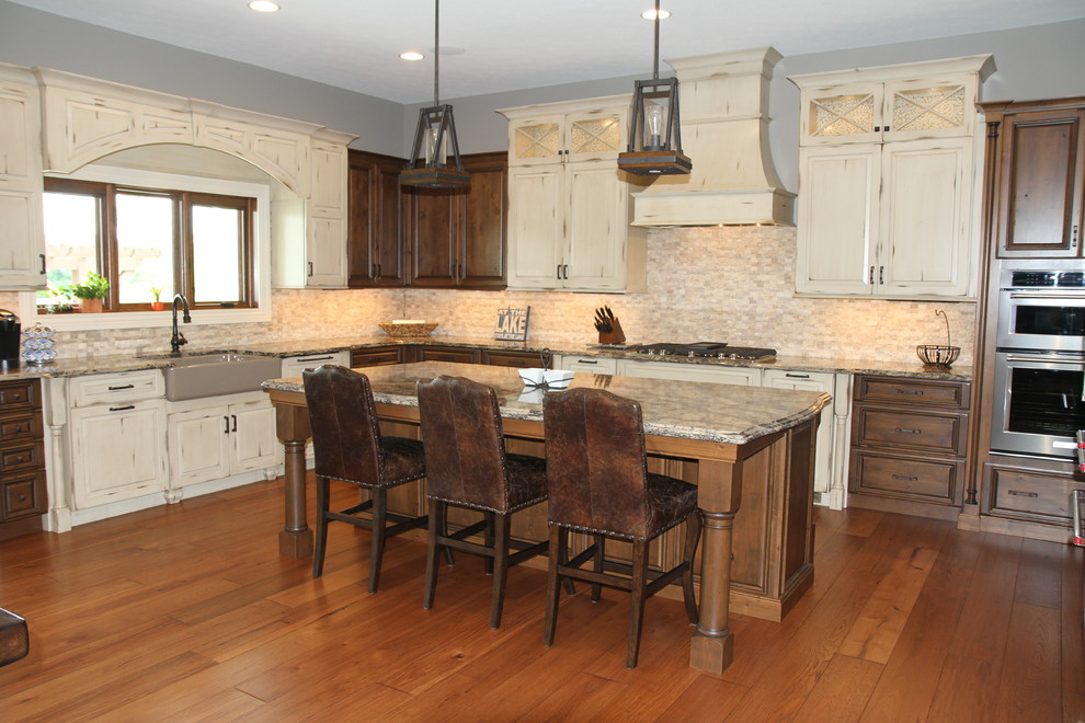Transitional kitchen photo in Indianapolis
