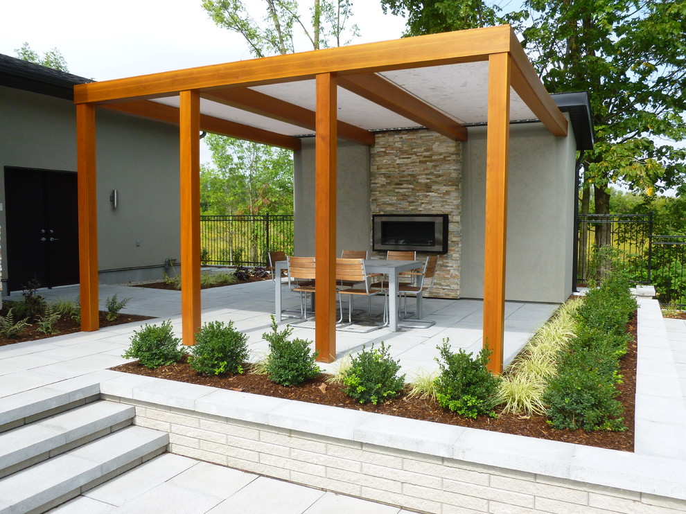 Modern patio in Ottawa.