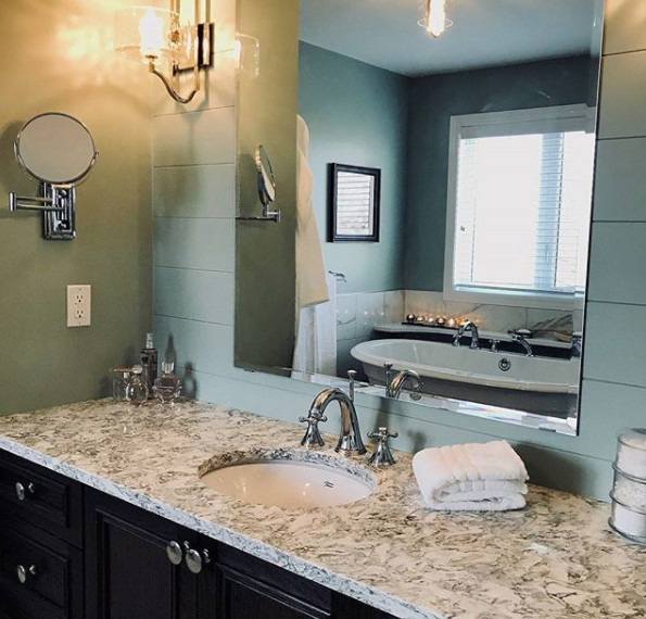 Transitional home design photo in Ottawa