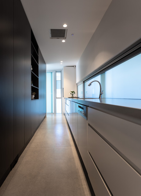 Riverview Road modern