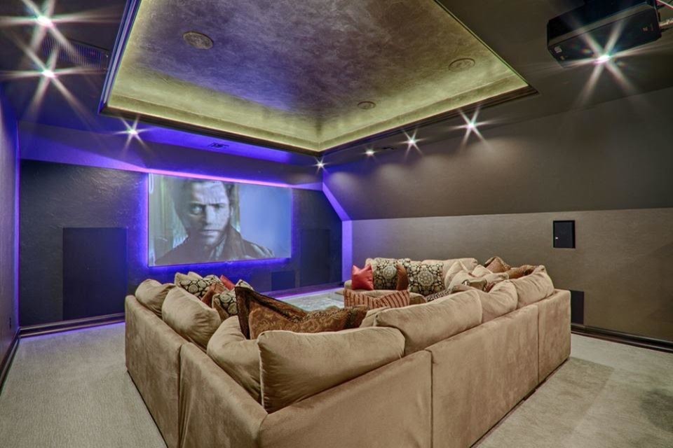 Mid-sized traditional enclosed home theatre in Oklahoma City with grey walls, carpet and a projector screen.