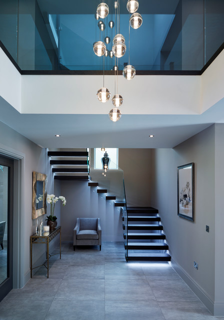 Floating treads staircase with glass balustrades to the stairs and top landing contemporain-escalier