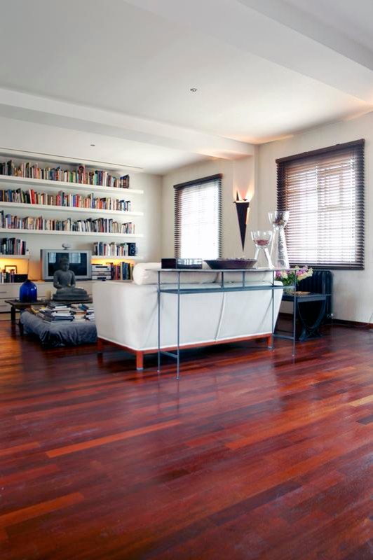 Массивная доска Мербау в интерьере