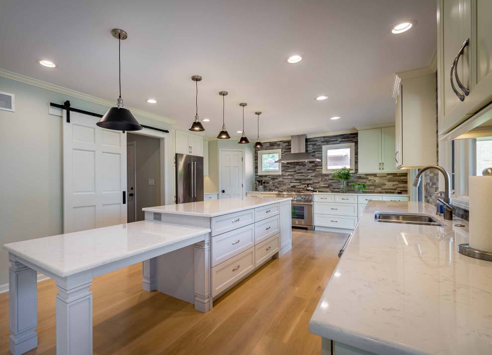 Contemporary Lakefront Residence