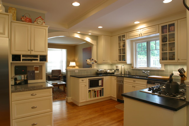 Pleasant Street, Marblehead - Traditional - Kitchen - Boston - by