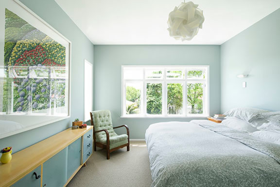 Contemporary bedroom in Auckland.