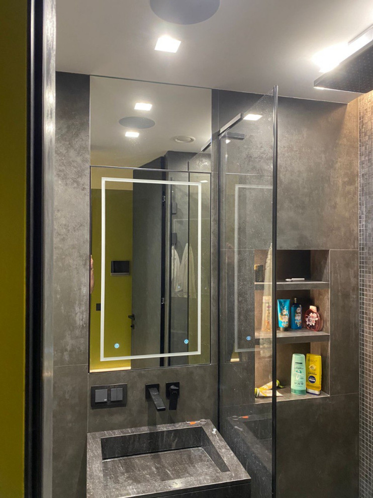 Зеркальный шкафчик.