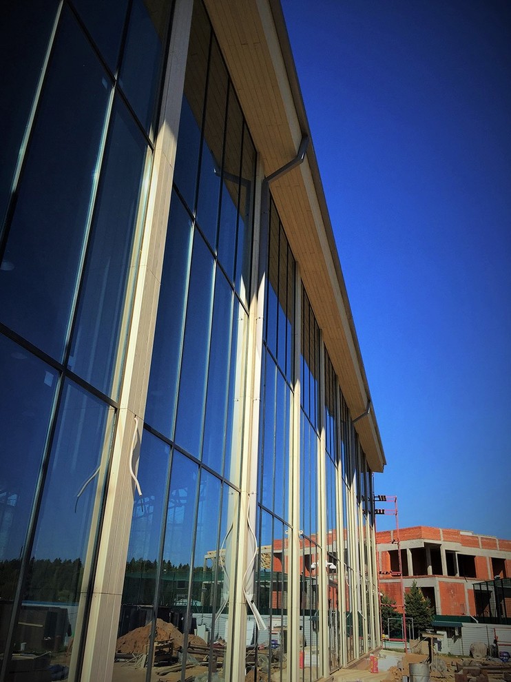 МОНТАЖ ПЛАНКЕНА НА ТЕННИСНОМ КОРТЕ.