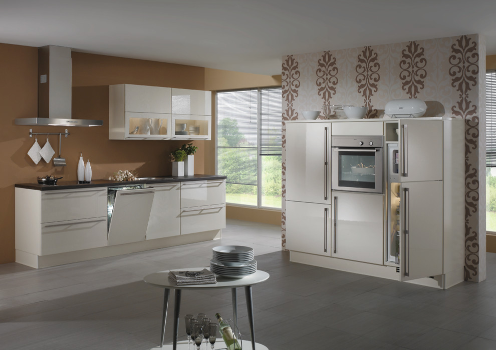 This is an example of a contemporary kitchen in Bremen.
