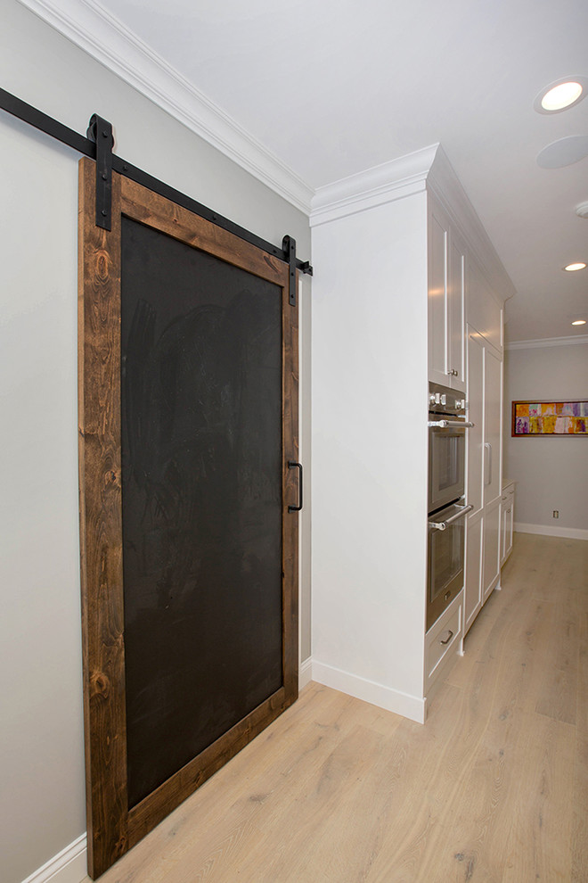 Example of a transitional kitchen design in Cincinnati