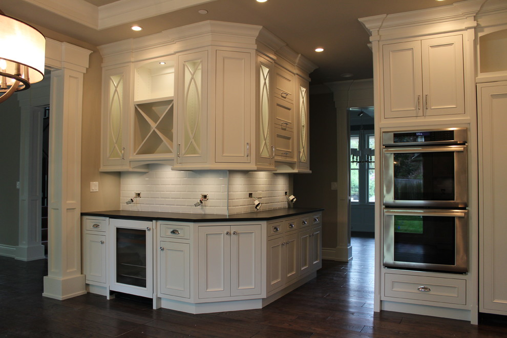 Inspiration for a transitional kitchen remodel in Chicago