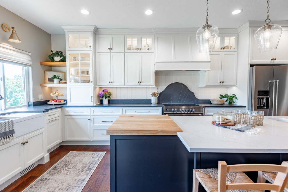Kitchen - transitional kitchen idea
