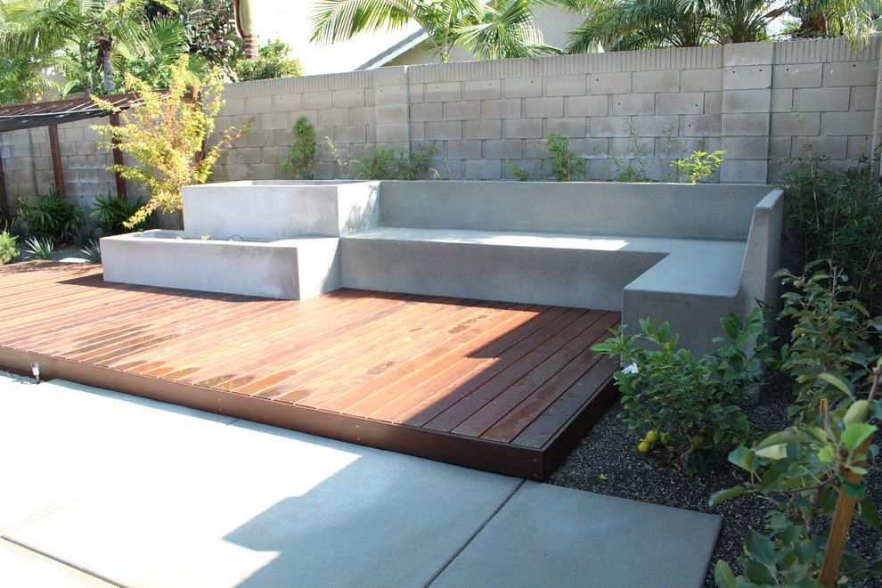 This is an example of a mid-sized contemporary backyard full sun xeriscape in Orange County with a vegetable garden and decking.