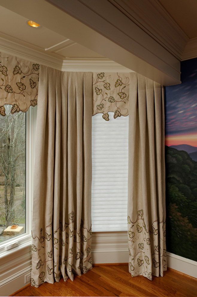 Leafy Canopy: Award winning Bedroom Bay Window Treatment
