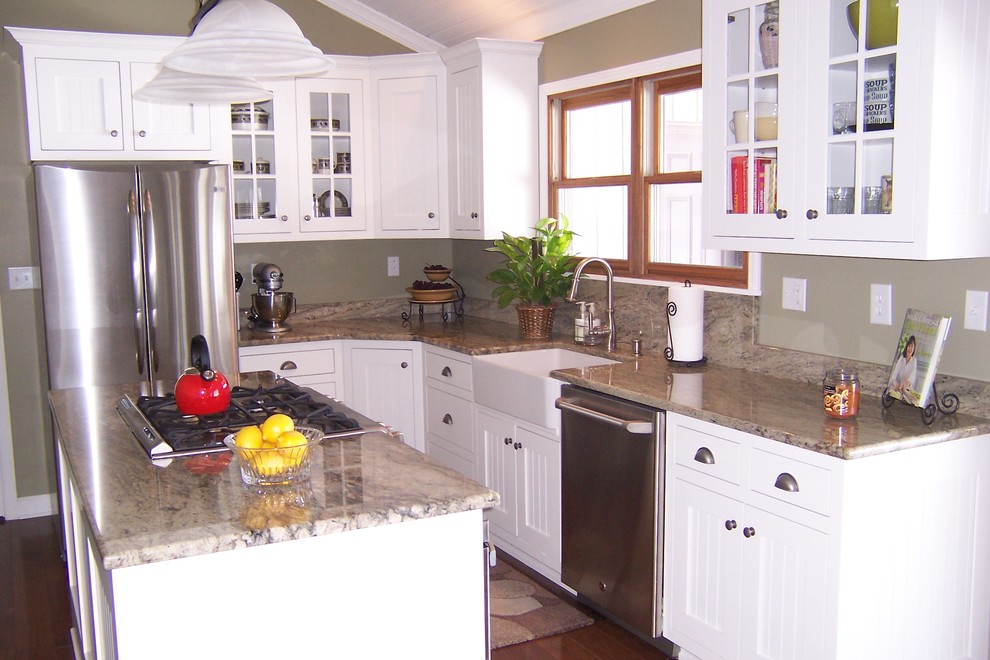 Painted Country Kitchen - Traditional - Kitchen - Chicago ...