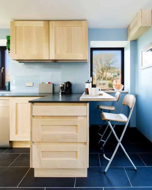 Shaker Traditional Kitchen with a Handle-less Twist transitional