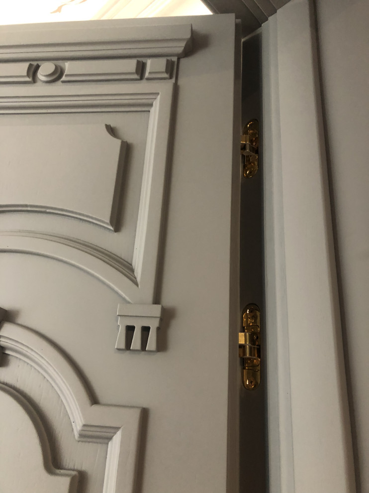 Историчсекие двери на Бронной