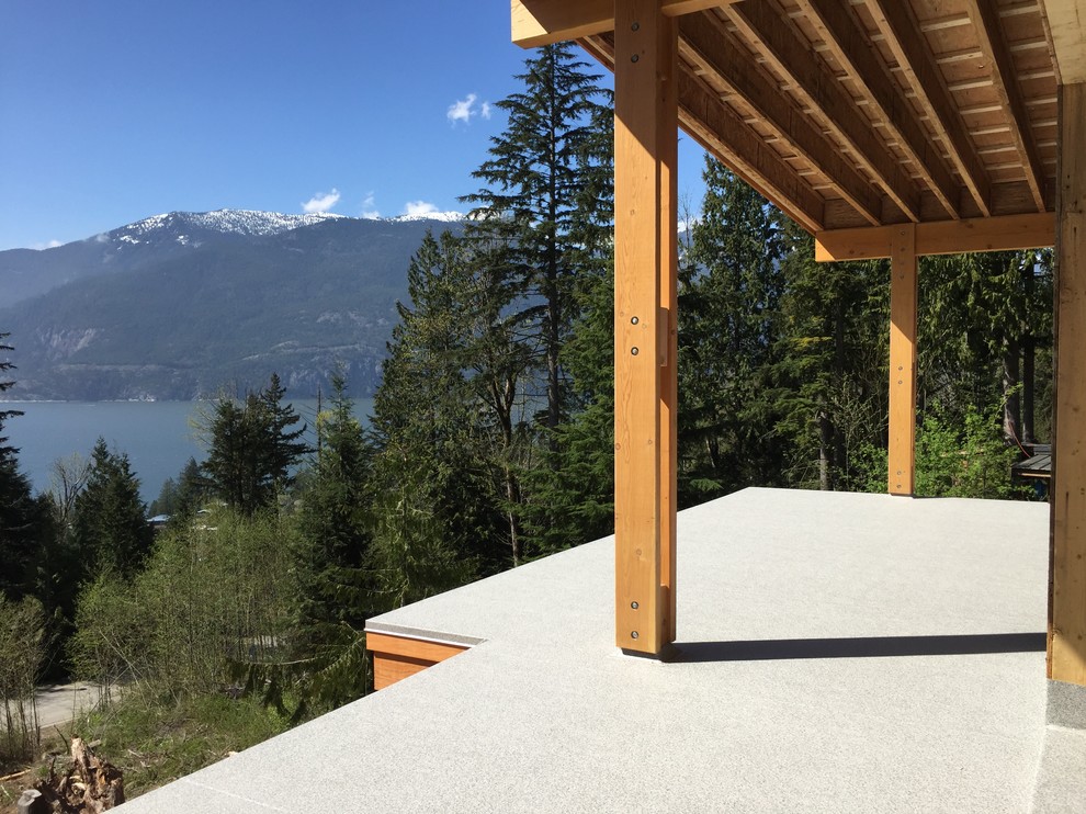 Deck - mid-sized transitional backyard deck idea in Vancouver with a roof extension