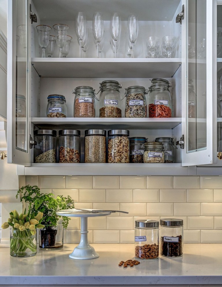 Transitional home design photo in Toronto