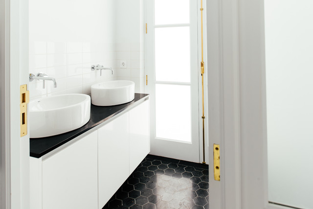 Rehabilitaci&oacute;n ede un casa catalogada traditional-bathroom