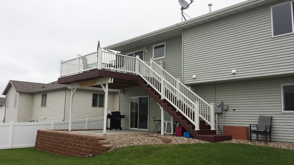 Example of a backyard deck design with no cover