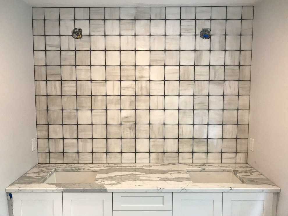 Example of a transitional home design design in Boston