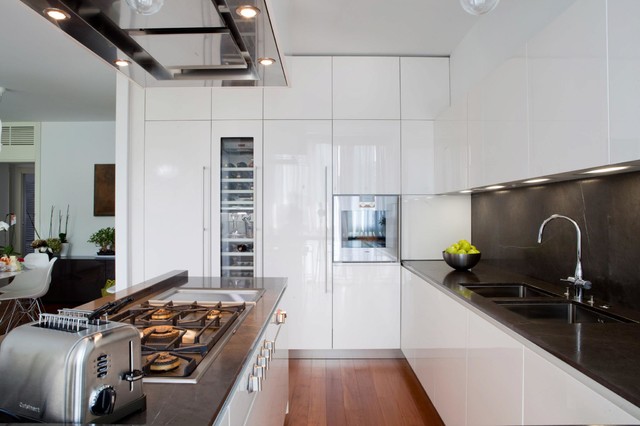 Cucina equipaggiata a Mariano Comense contemporary-kitchen
