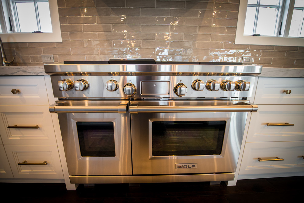 Example of a mountain style kitchen design in Chicago