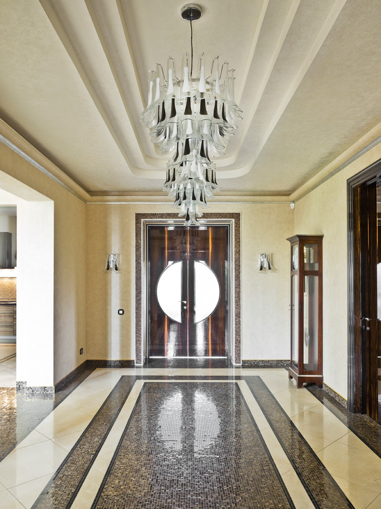 Large traditional hallway in Milan with beige walls and marble floors.