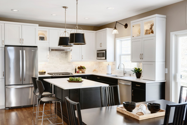 Bold Transitional Kitchen nyklassisk-koekken