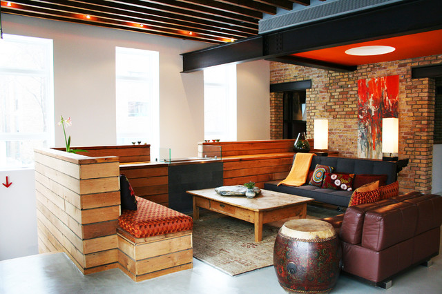 family room industrial-salon
