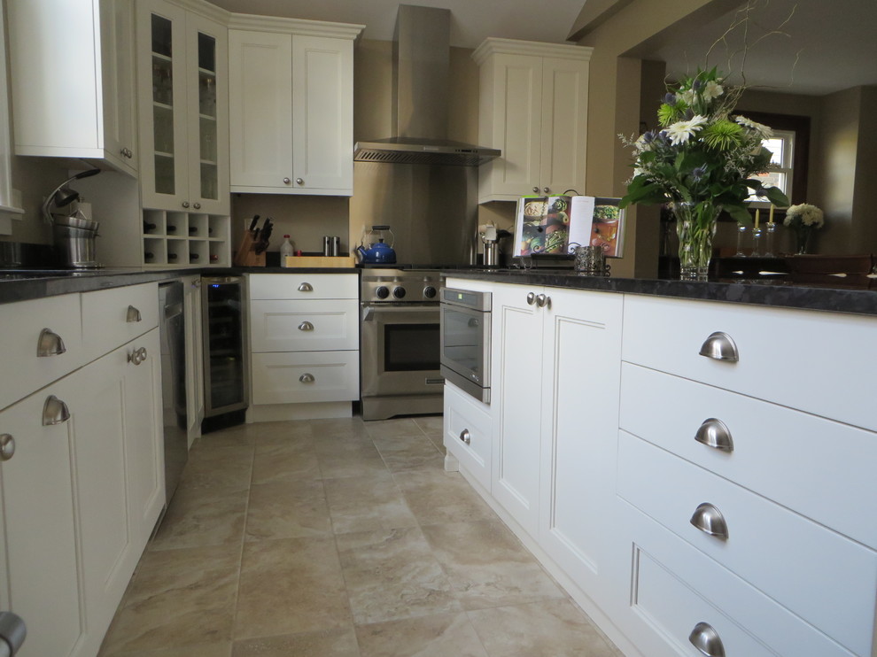 Inspiration for a transitional kitchen remodel in Toronto