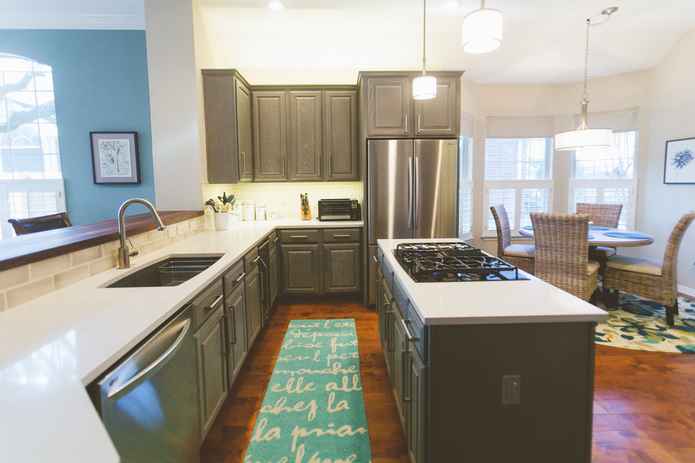 Inspiration for a transitional kitchen remodel in Austin