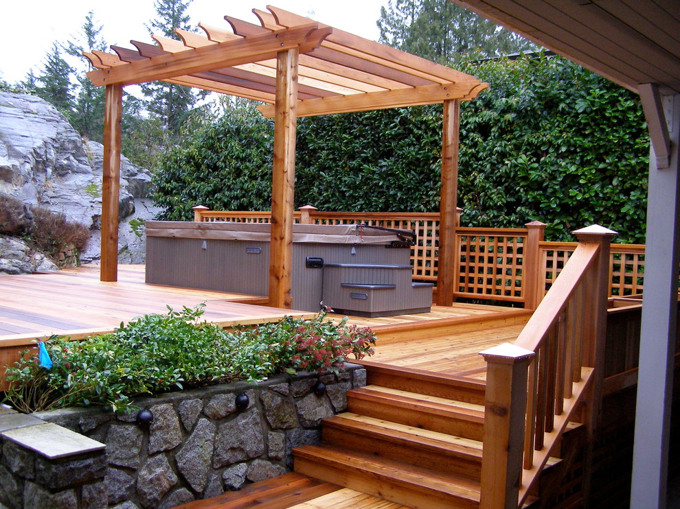 Inspiration for a traditional patio in Vancouver.