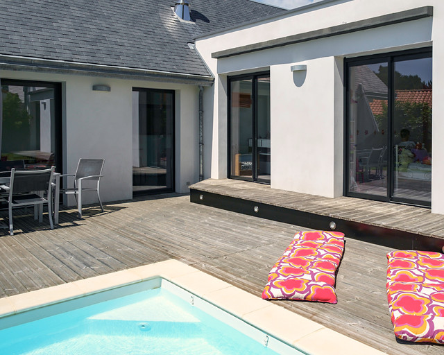 MAISON SOLEIL contemporaneo-piscina