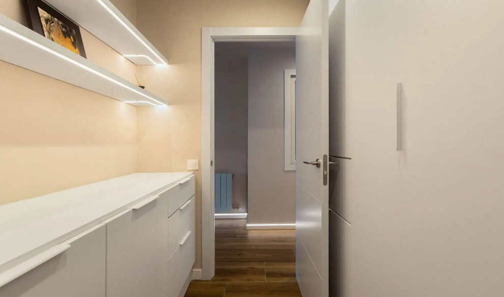 Design ideas for a contemporary utility room in Barcelona.