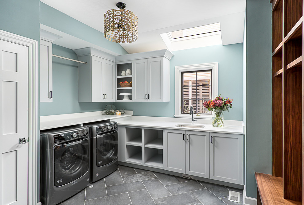 Photo of a transitional laundry room in Chicago.