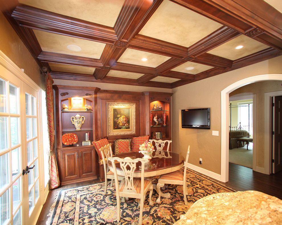 Design ideas for a traditional dining room in Milwaukee.