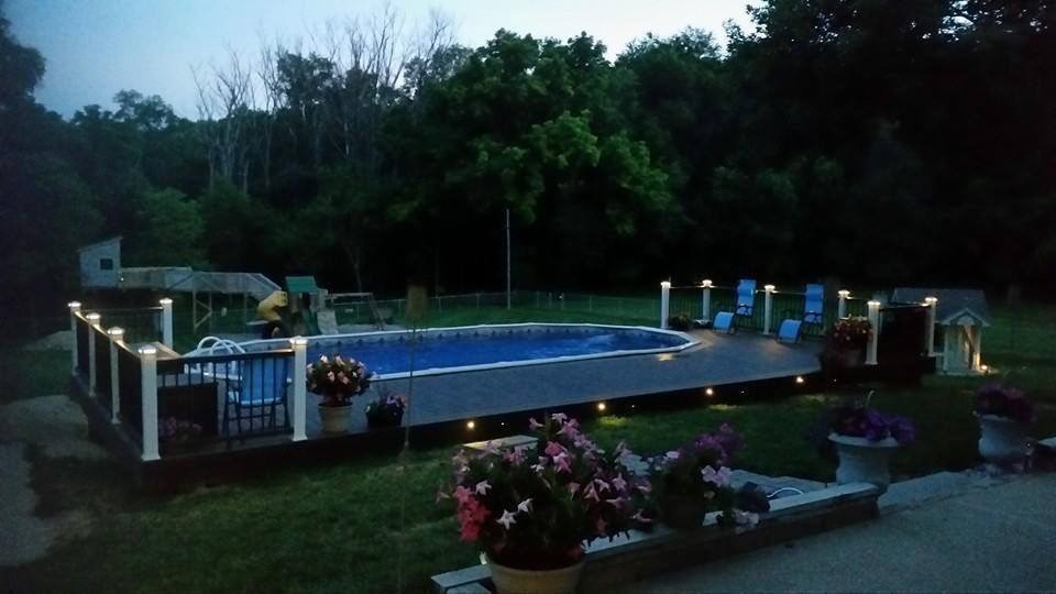 Inspiration for a transitional deck remodel in Omaha