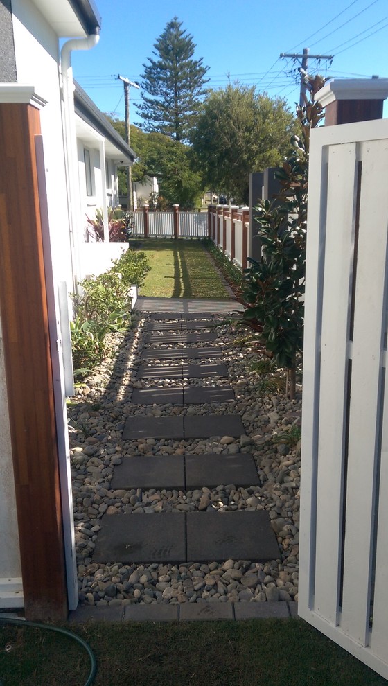 Design ideas for a mid-sized modern backyard formal garden in Gold Coast - Tweed with decking.