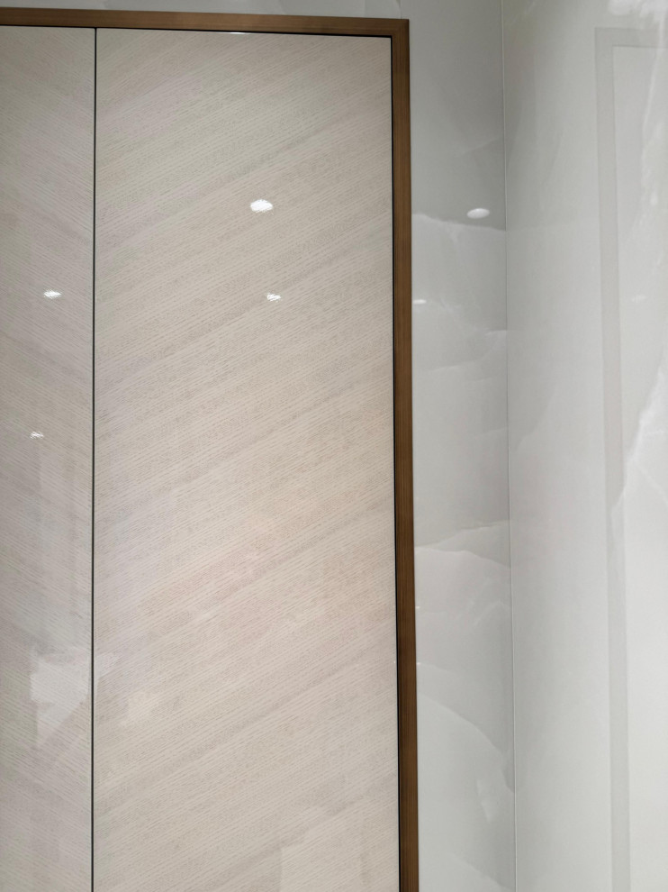 Шкаф над инсталляцией