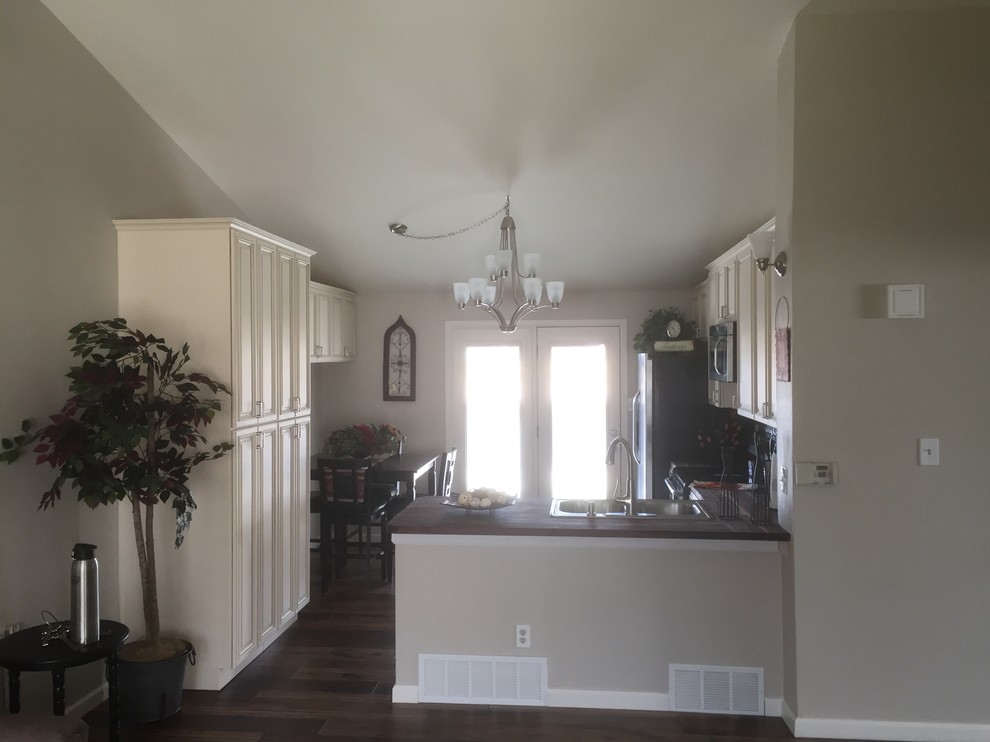 Example of a minimalist home design design in Denver