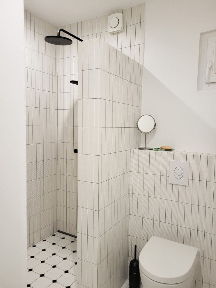 This is an example of a contemporary bathroom in Marseille.