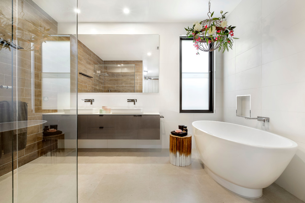Inspiration for a contemporary bathroom in Melbourne.