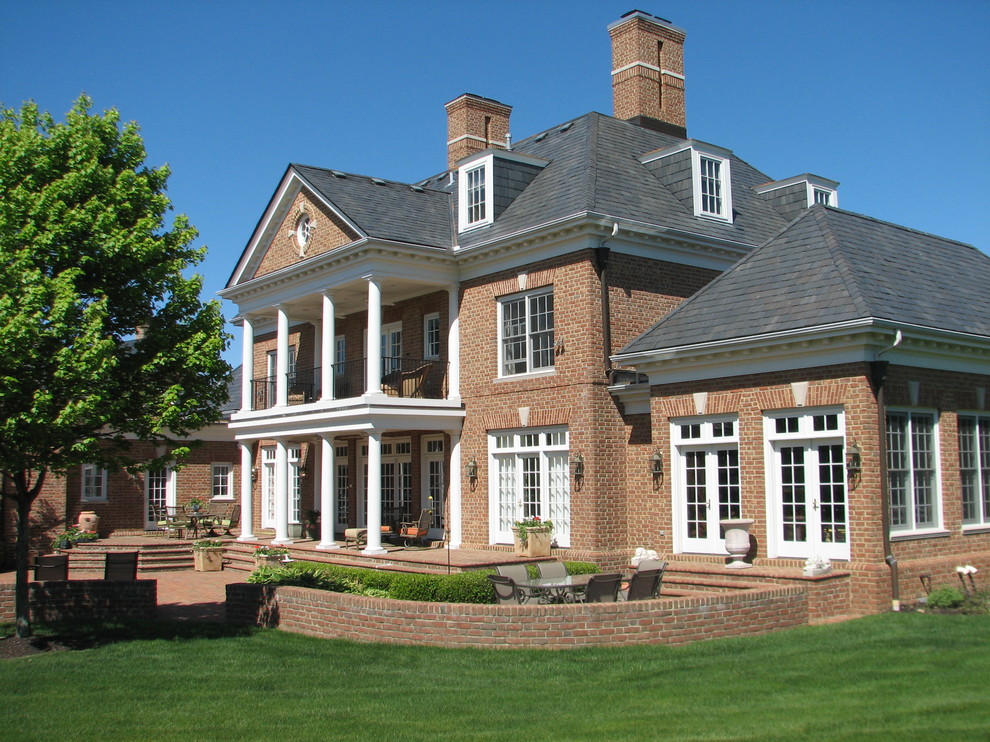 Design ideas for a traditional exterior in Columbus.