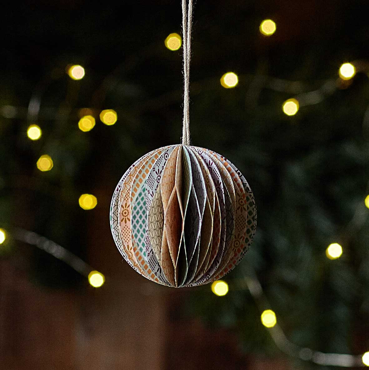 Елочный шар оригами большой