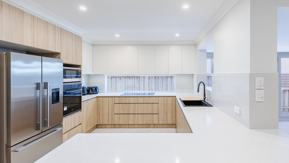 Design ideas for a contemporary kitchen in Sydney.