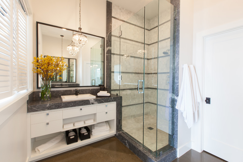 Inspiration for a contemporary bathroom in Orange County with a hinged shower door.
