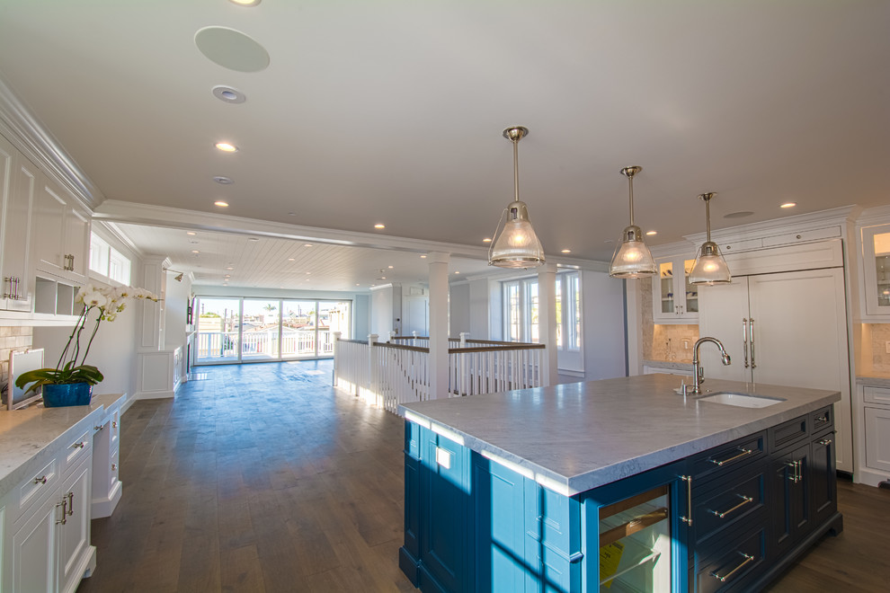 ロサンゼルスのトランジショナルスタイルのおしゃれなキッチンの写真