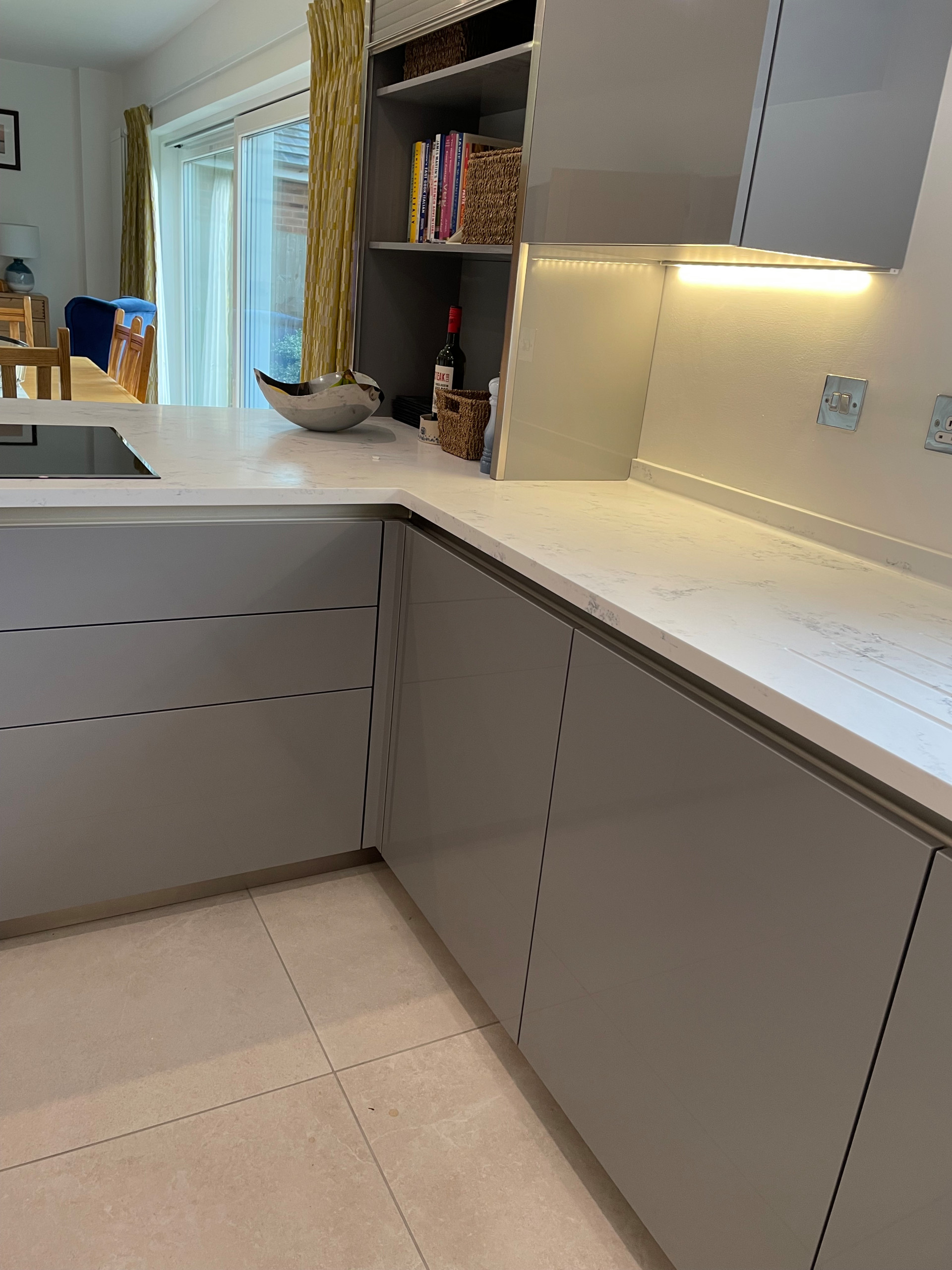 High Gloss Gravel Handleless Kitchen with White and Grey Solid Surface Tops